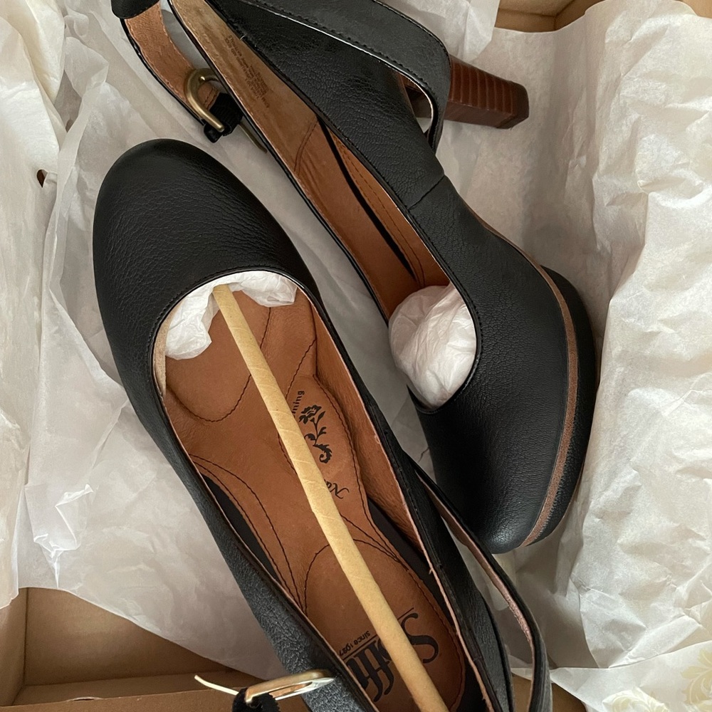 Sofft Manhattan ankle strap platform pumps 8.5